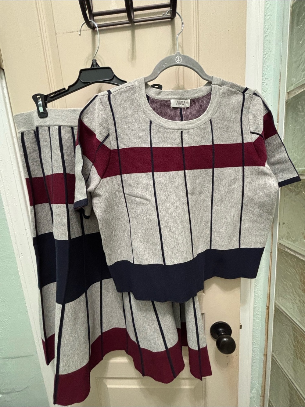Avara Women's Grey Knit Skirt Set with Burgundy & Navy Stripes Size-Large NWT